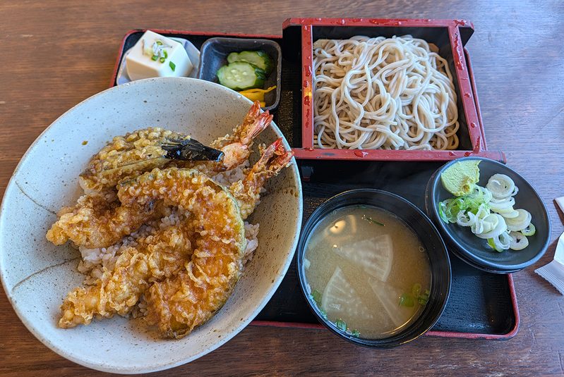 春日部市そば処 やなぎ家さんの天丼・ミニもりセットの写真